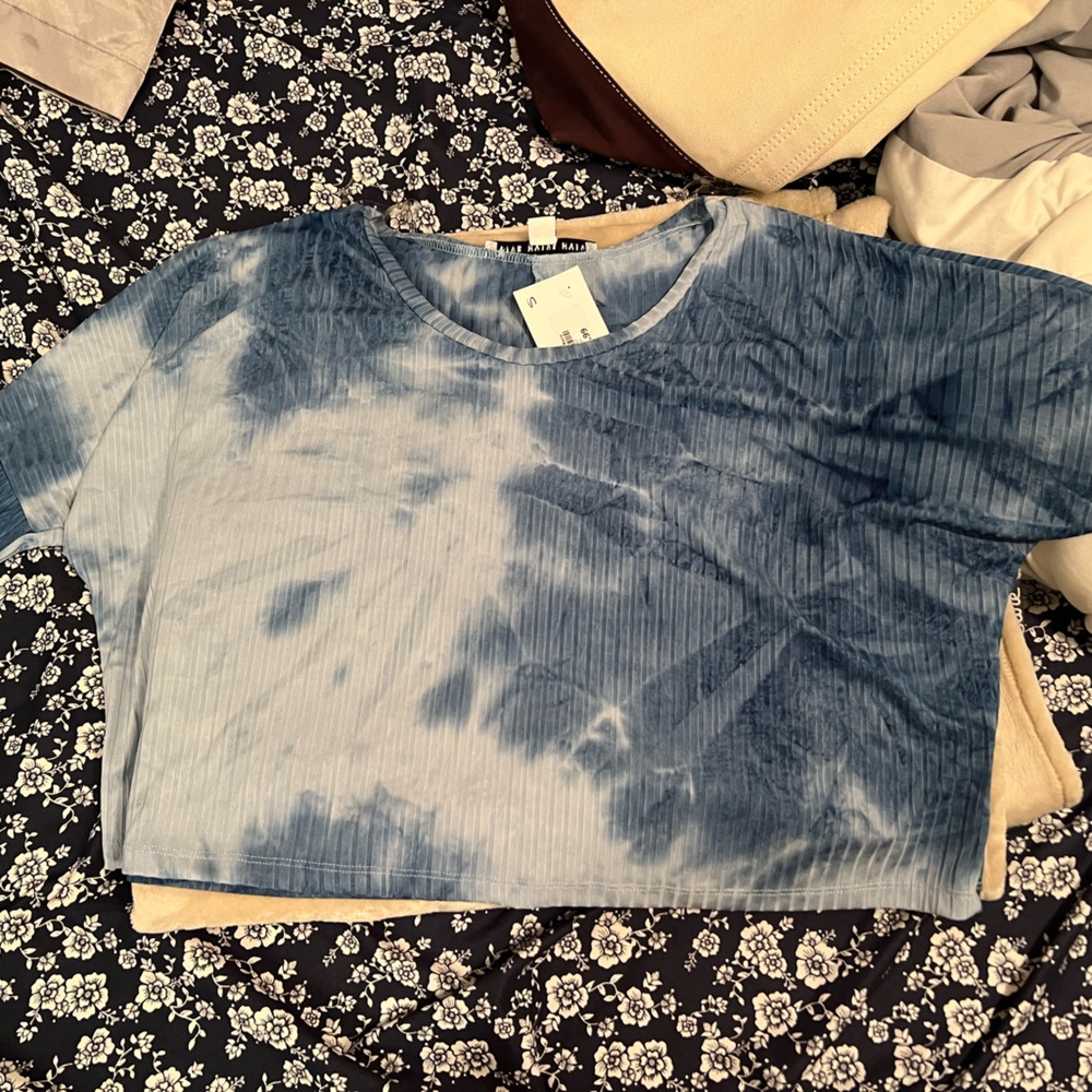 Cropped blue tie dye semi cropped long sleeve